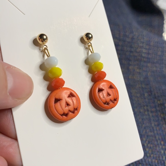 Handcrafted Halloween Themed Earrings with drop pumpkins pendant - Picture 6 of 9